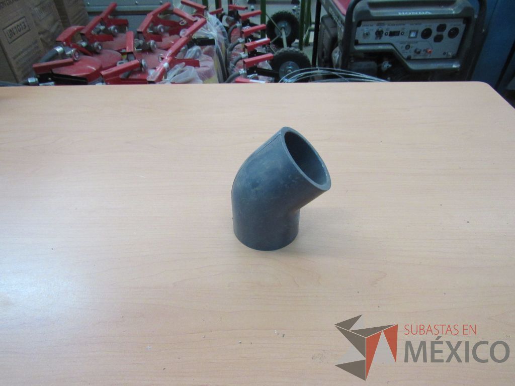 Lote 083 - Conectores, codos, niple y tubos - Imagen 8