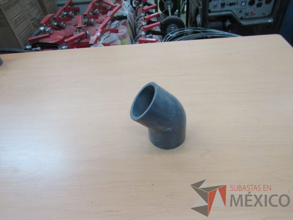 Lote 083 - Conectores, codos, niple y tubos - Imagen 10