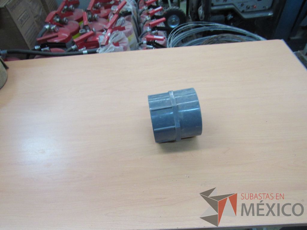 Lote 083 - Conectores, codos, niple y tubos - Imagen 21