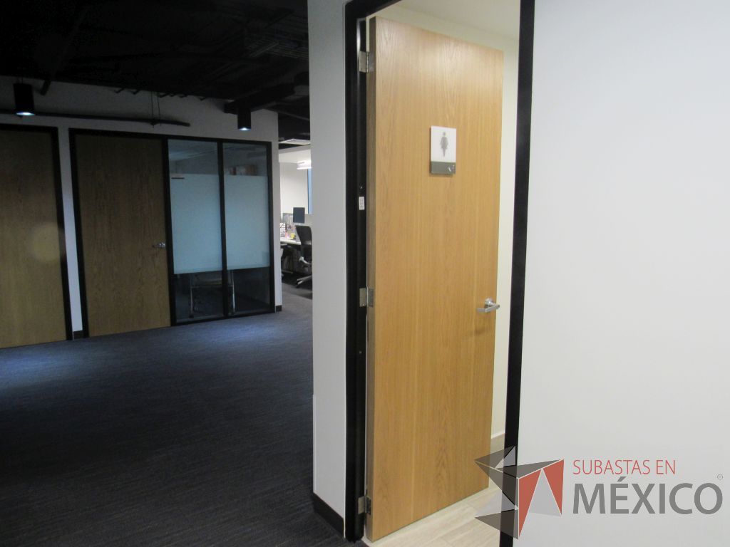 Lote 462 - 4 Puertas de madera con chapa metálica - Imagen 8