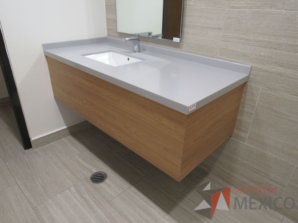 Lote 463 - 2 Juegos de Mobiliario para baño (Gabinete con lavabo, Espejos, Sanitarios, Despachadores de papel) - Imagen 2