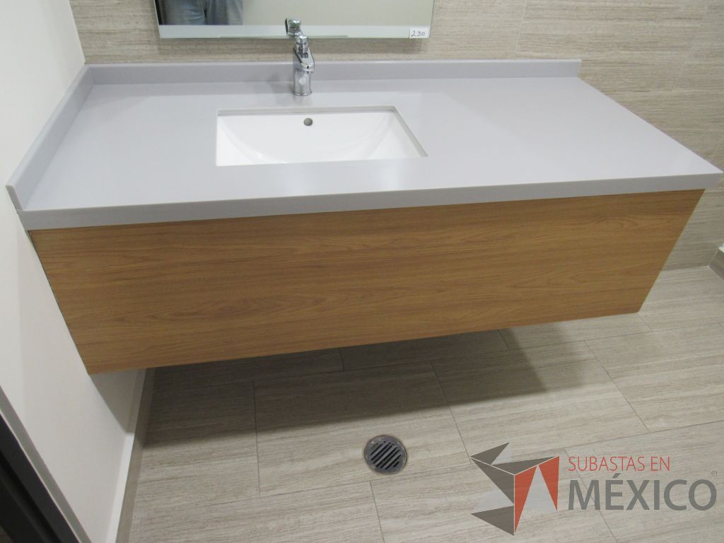 Lote 463 - 2 Juegos de Mobiliario para baño (Gabinete con lavabo, Espejos, Sanitarios, Despachadores de papel) - Imagen 4