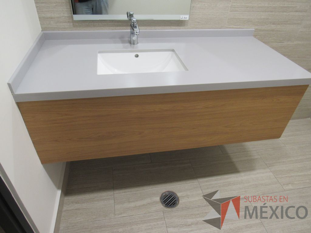 Lote 463 - 2 Juegos de Mobiliario para baño (Gabinete con lavabo, Espejos, Sanitarios, Despachadores de papel) - Imagen 5