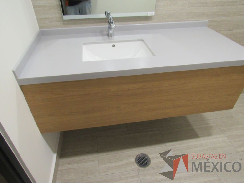 Lote 463 - 2 Juegos de Mobiliario para baño (Gabinete con lavabo, Espejos, Sanitarios, Despachadores de papel) - Imagen 6
