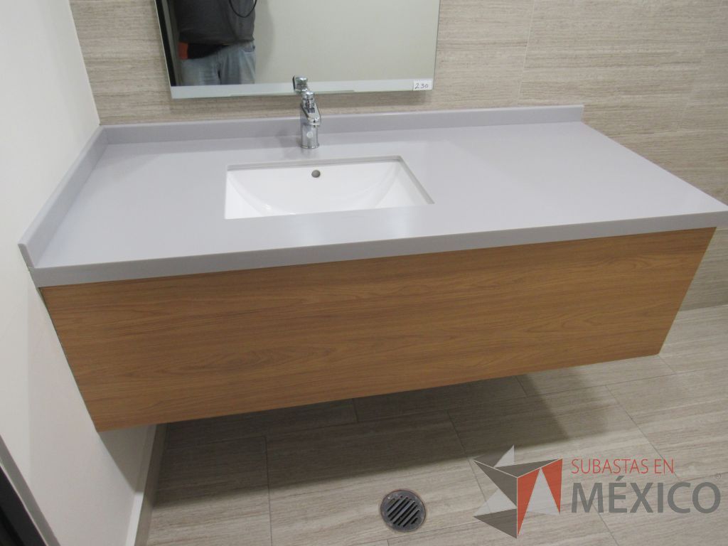 Lote 463 - 2 Juegos de Mobiliario para baño (Gabinete con lavabo, Espejos, Sanitarios, Despachadores de papel) - Imagen 7