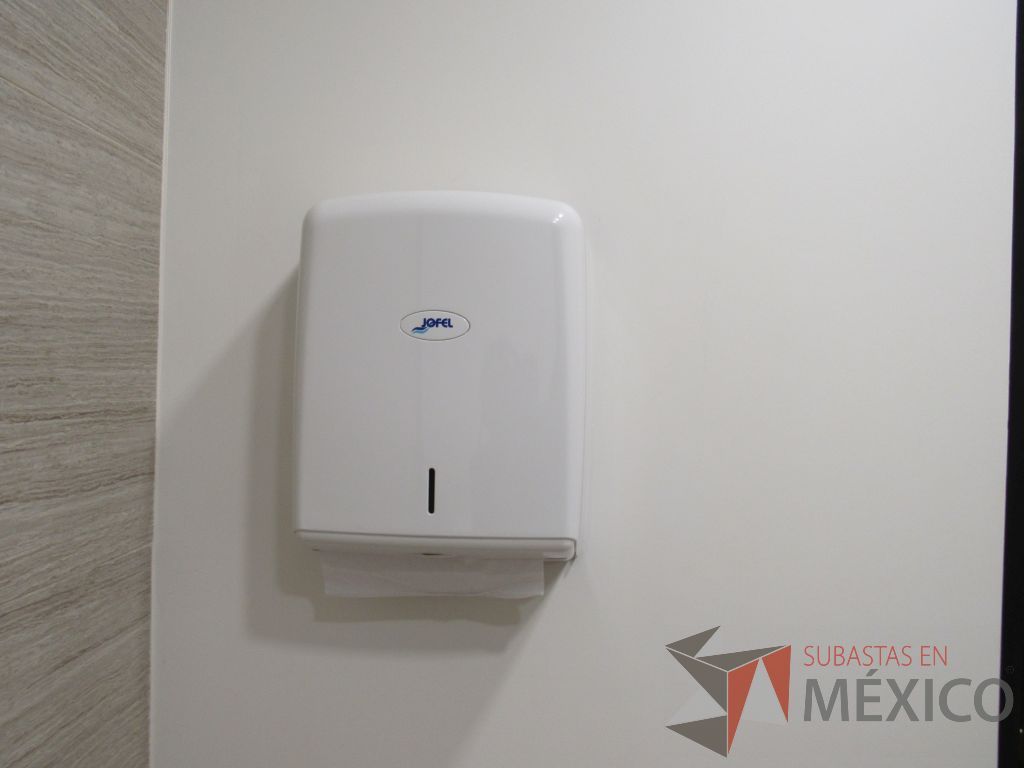 Lote 463 - 2 Juegos de Mobiliario para baño (Gabinete con lavabo, Espejos, Sanitarios, Despachadores de papel) - Imagen 14