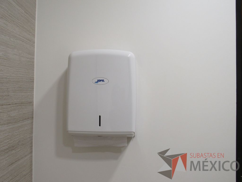 Lote 463 - 2 Juegos de Mobiliario para baño (Gabinete con lavabo, Espejos, Sanitarios, Despachadores de papel) - Imagen 15