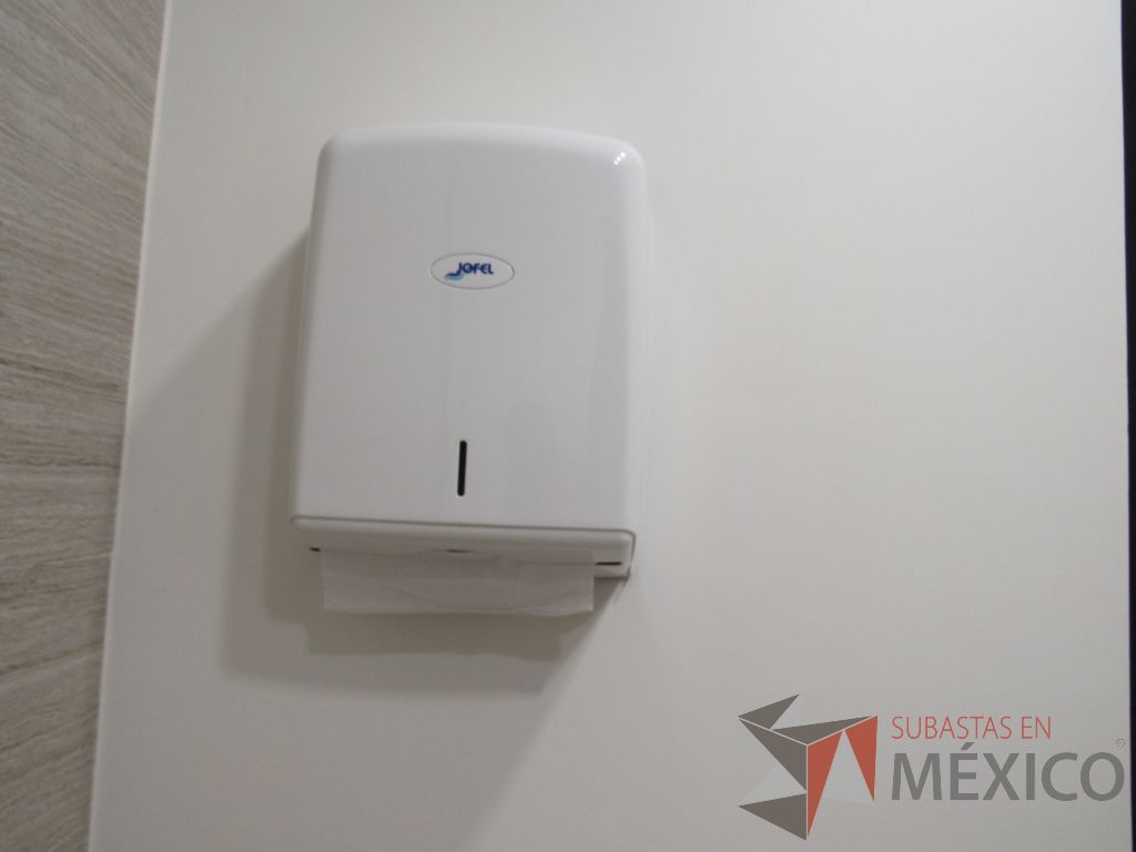 Lote 463 - 2 Juegos de Mobiliario para baño (Gabinete con lavabo, Espejos, Sanitarios, Despachadores de papel) - Imagen 16