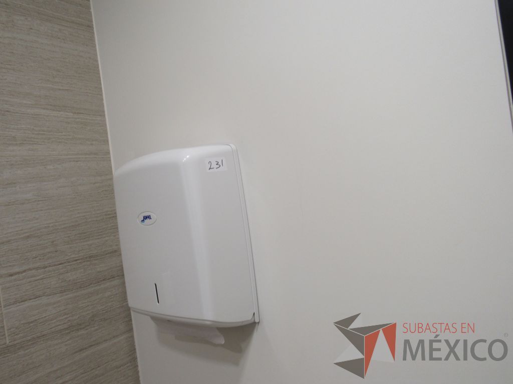 Lote 463 - 2 Juegos de Mobiliario para baño (Gabinete con lavabo, Espejos, Sanitarios, Despachadores de papel) - Imagen 18