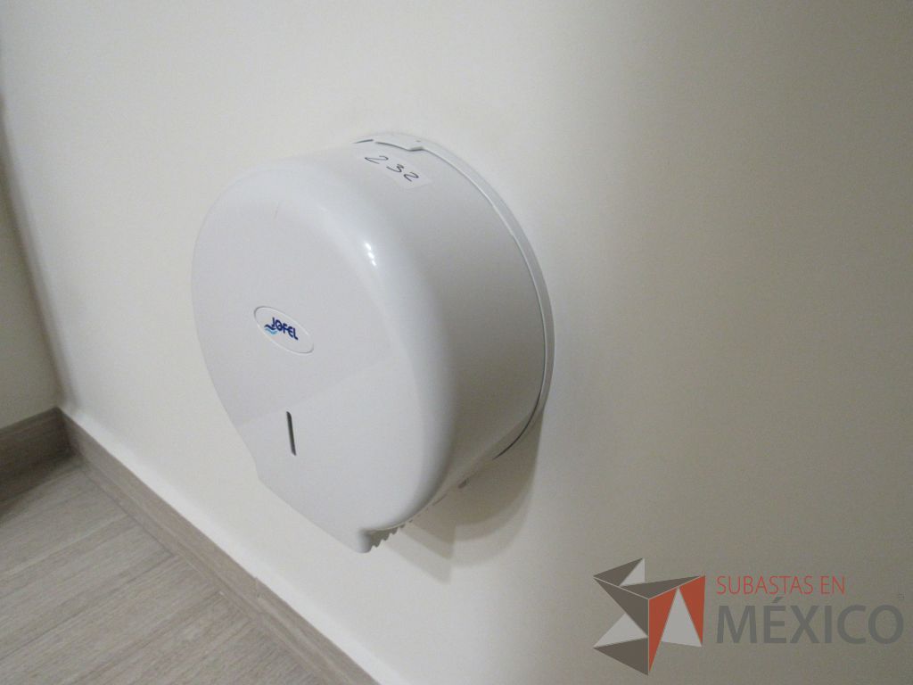 Lote 463 - 2 Juegos de Mobiliario para baño (Gabinete con lavabo, Espejos, Sanitarios, Despachadores de papel) - Imagen 22