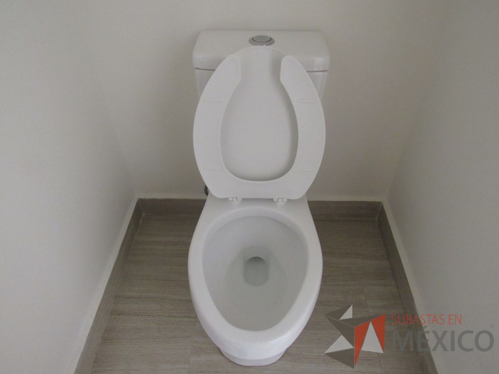 Lote 463 - 2 Juegos de Mobiliario para baño (Gabinete con lavabo, Espejos, Sanitarios, Despachadores de papel) - Imagen 23