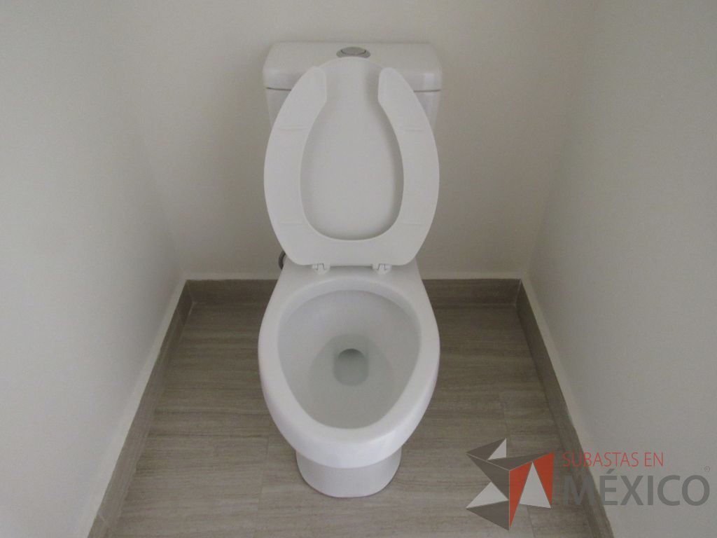 Lote 463 - 2 Juegos de Mobiliario para baño (Gabinete con lavabo, Espejos, Sanitarios, Despachadores de papel) - Imagen 24