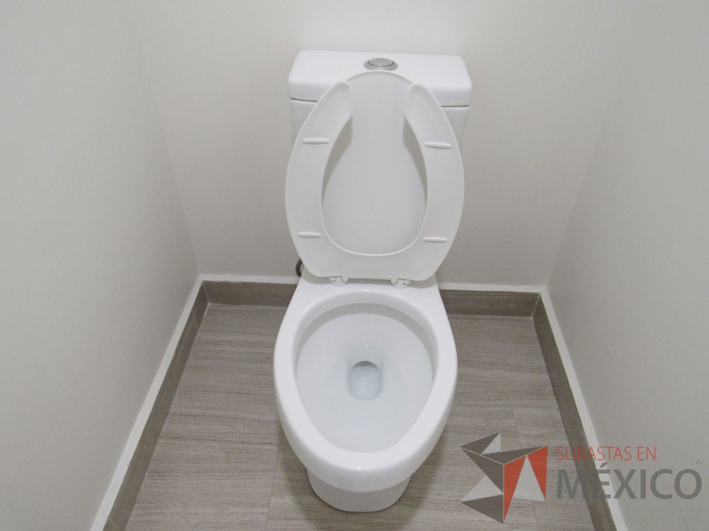 Lote 463 - 2 Juegos de Mobiliario para baño (Gabinete con lavabo, Espejos, Sanitarios, Despachadores de papel) - Imagen 26