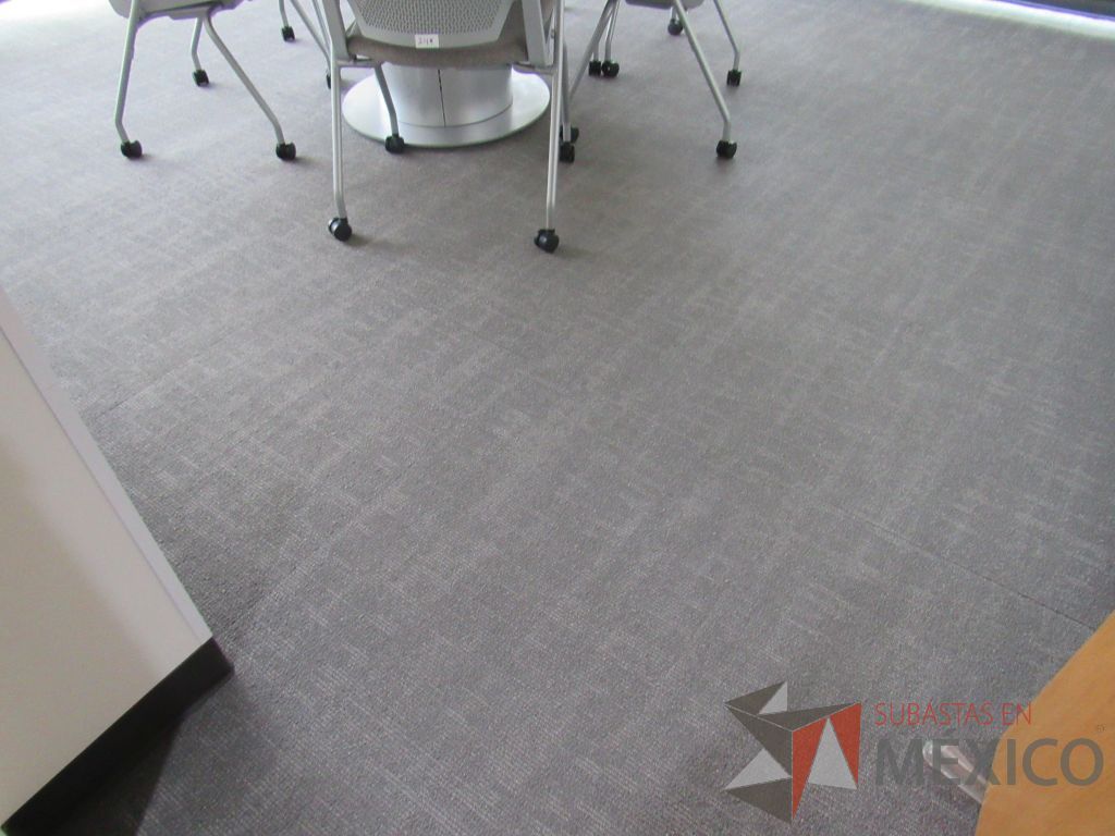 Lote 471 - Lote de alfombra modular color gris oscuro 367m2 aproximadamente - Imagen 8