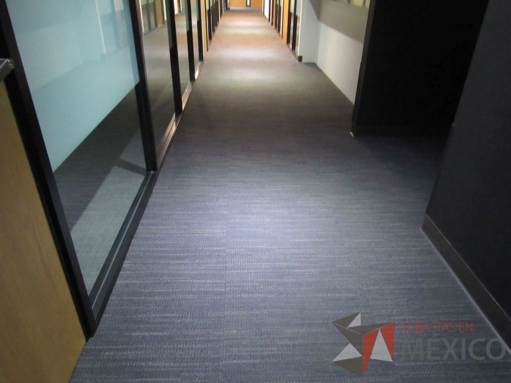 Lote 471 - Lote de alfombra modular color gris oscuro 367m2 aproximadamente - Imagen 10