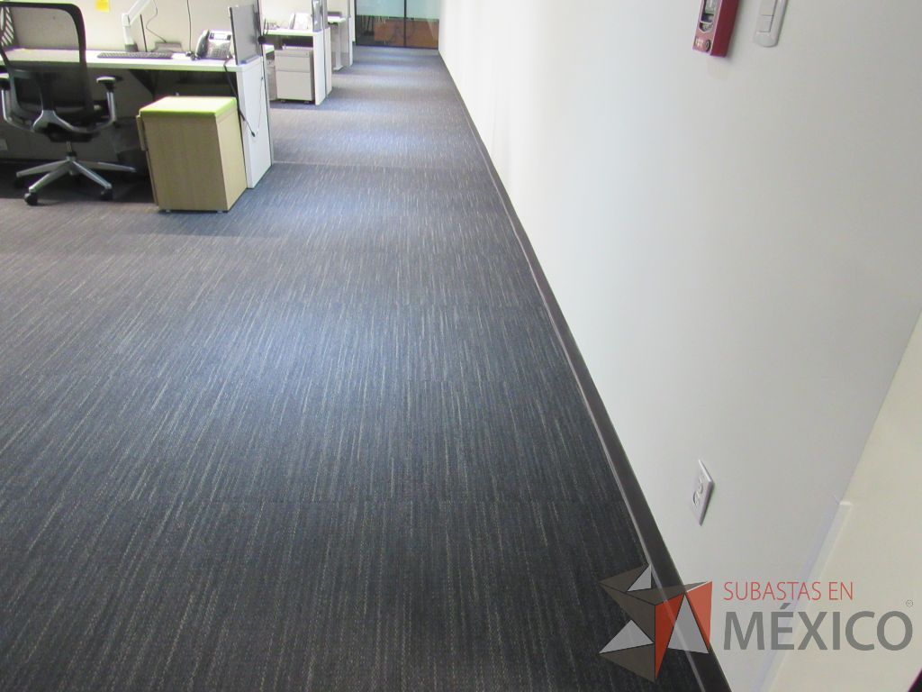 Lote 471 - Lote de alfombra modular color gris oscuro 367m2 aproximadamente - Imagen 11