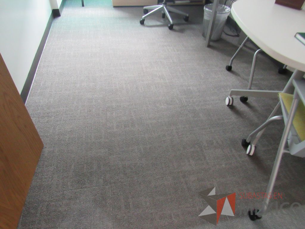 Lote 471 - Lote de alfombra modular color gris oscuro 367m2 aproximadamente - Imagen 14