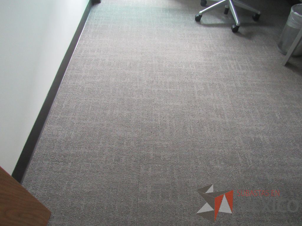 Lote 471 - Lote de alfombra modular color gris oscuro 367m2 aproximadamente - Imagen 15