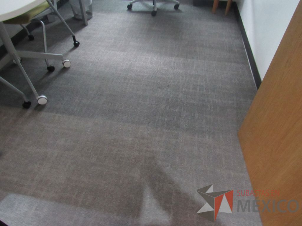 Lote 471 - Lote de alfombra modular color gris oscuro 367m2 aproximadamente - Imagen 17