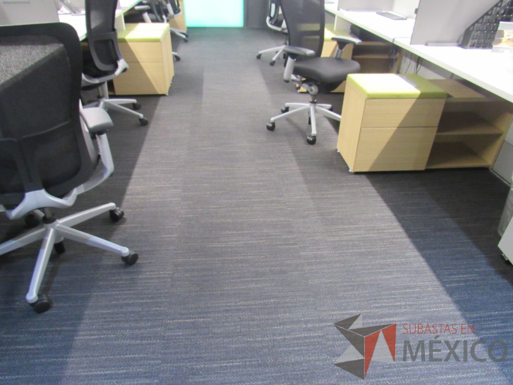 Lote 471 - Lote de alfombra modular color gris oscuro 367m2 aproximadamente - Imagen 18
