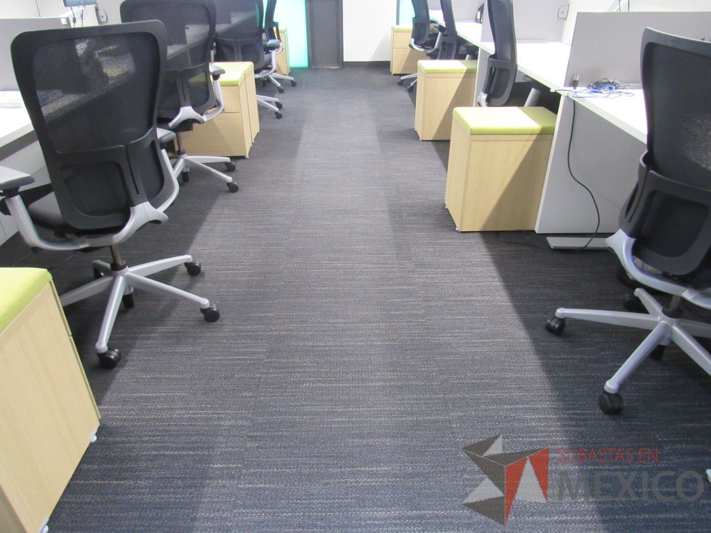 Lote 471 - Lote de alfombra modular color gris oscuro 367m2 aproximadamente - Imagen 19