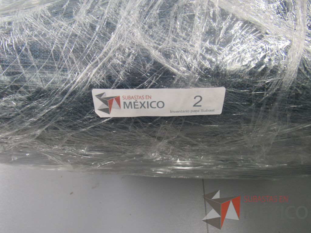 Lote 001 -Sillón de visita de 2 plazas en tela color azul con patas de madera - Imagen 8