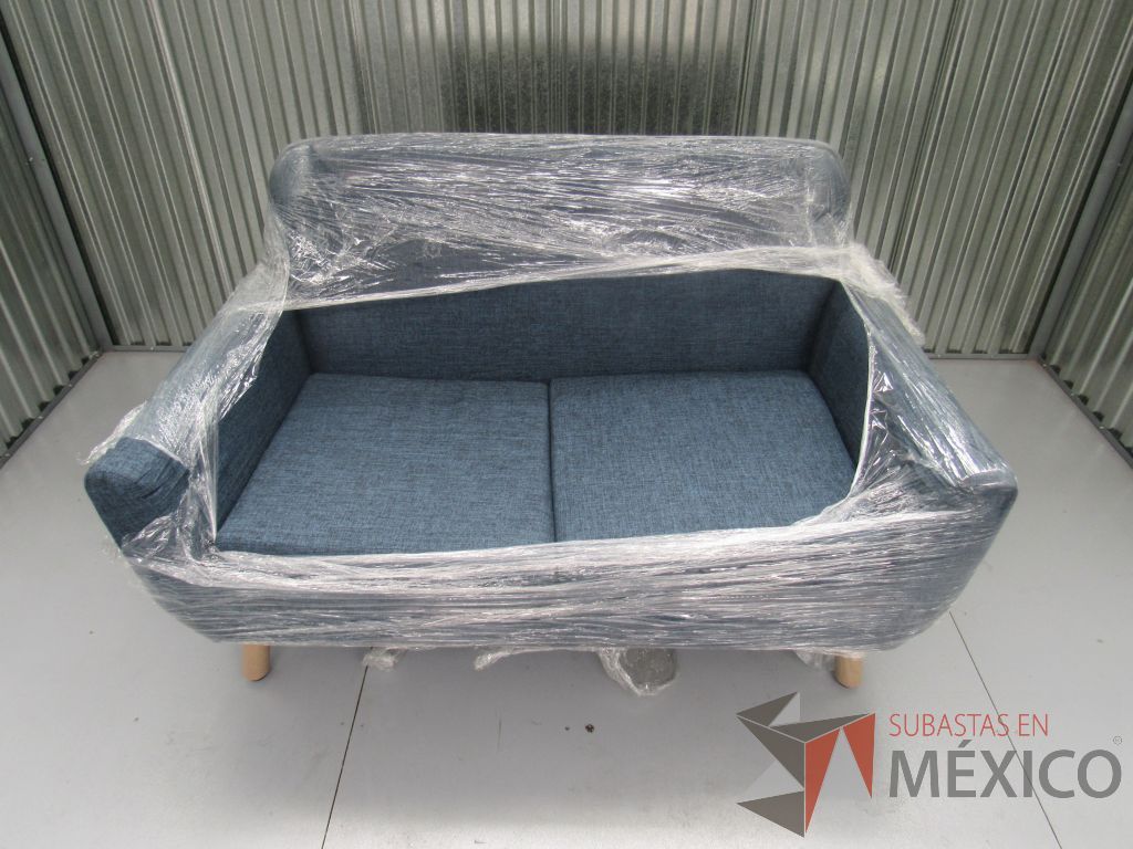 Lote 001 -Sillón de visita de 2 plazas en tela color azul con patas de madera - Imagen 13