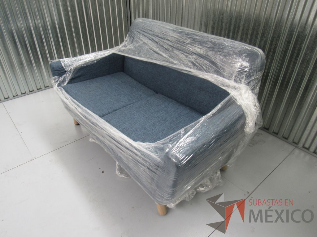 Lote 001 -Sillón de visita de 2 plazas en tela color azul con patas de madera - Imagen 14