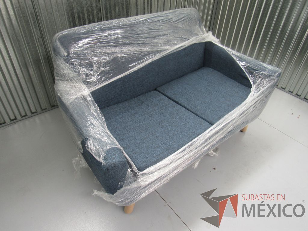 Lote 001 -Sillón de visita de 2 plazas en tela color azul con patas de madera - Imagen 15