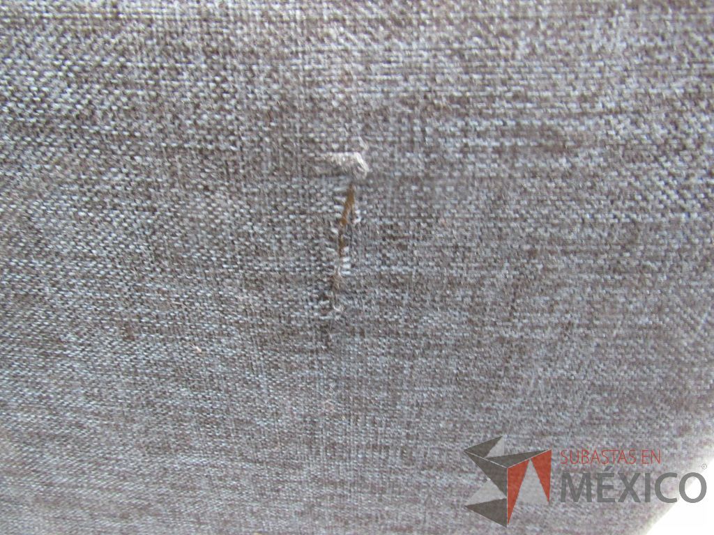 Lote 001 -Sillón de visita de 2 plazas en tela color azul con patas de madera - Imagen 16