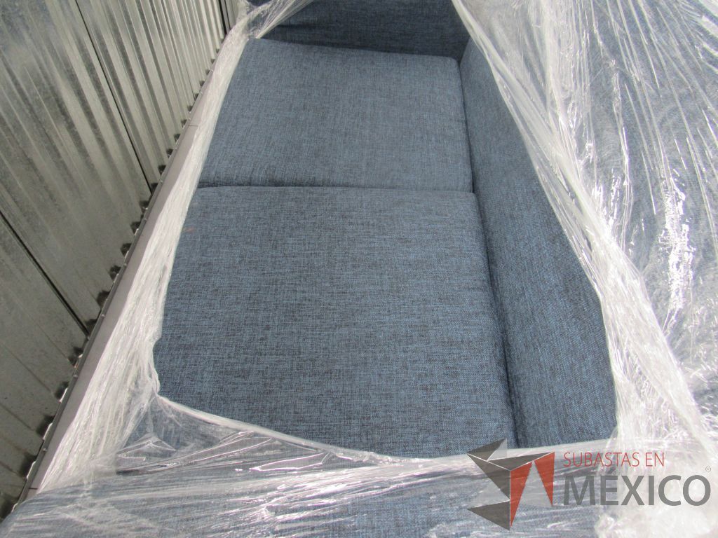 Lote 001 -Sillón de visita de 2 plazas en tela color azul con patas de madera - Imagen 5