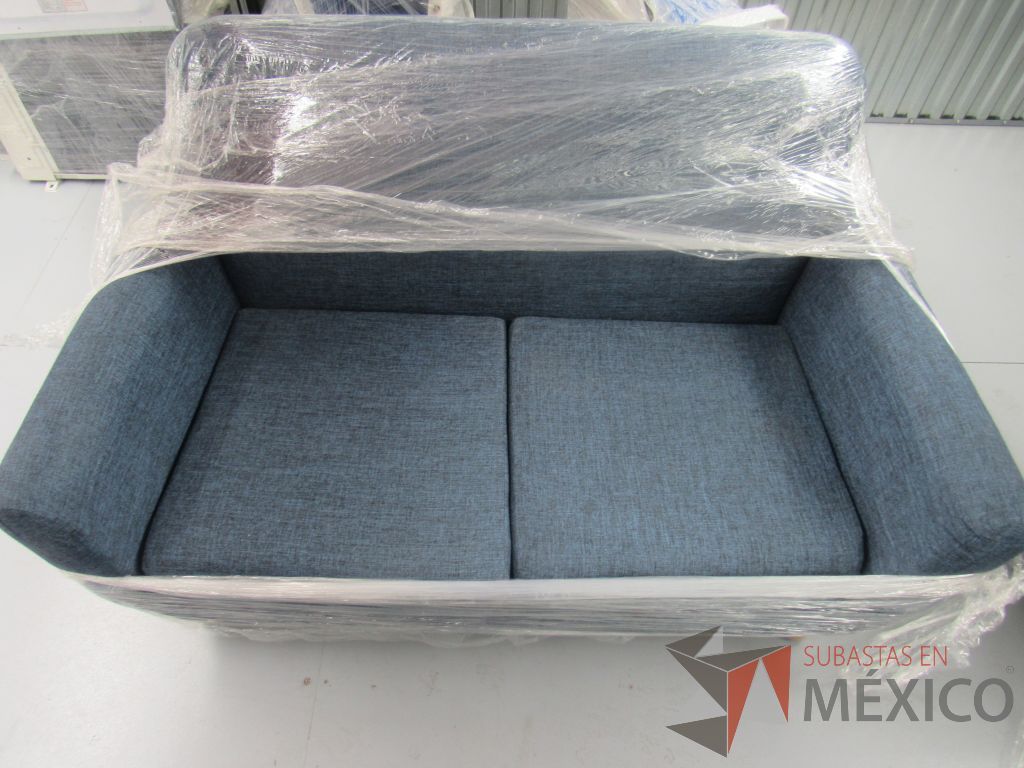 Lote 001 -Sillón de visita de 2 plazas en tela color azul con patas de madera - Imagen 7