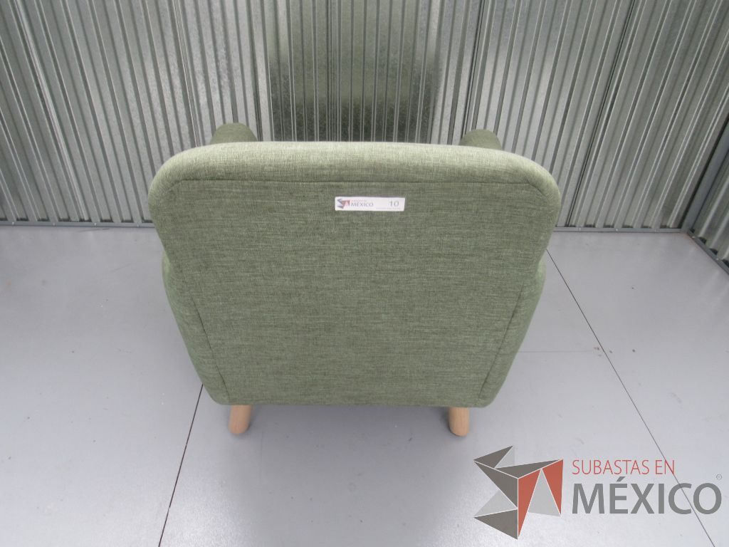 Lote 021 -Sillón de visita en tela color verde con patas de madera - Imagen 2