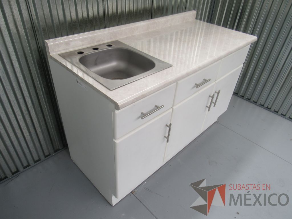 Lote 028 -Tarja de acero con llaves en barra tipo madera, gabinete de 3 puertas y 2 cajones en color blanco - Imagen 7