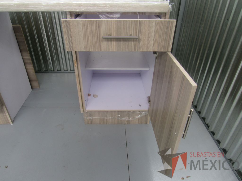 Lote 029 -Barra tipo madera con gabinete de dos puertas y gabinete de una puerta con un cajón - Imagen 7
