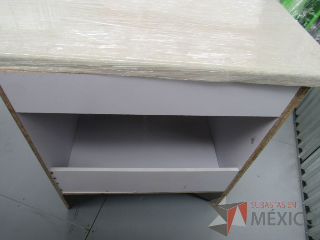 Lote 029 -Barra tipo madera con gabinete de dos puertas y gabinete de una puerta con un cajón - Imagen 10