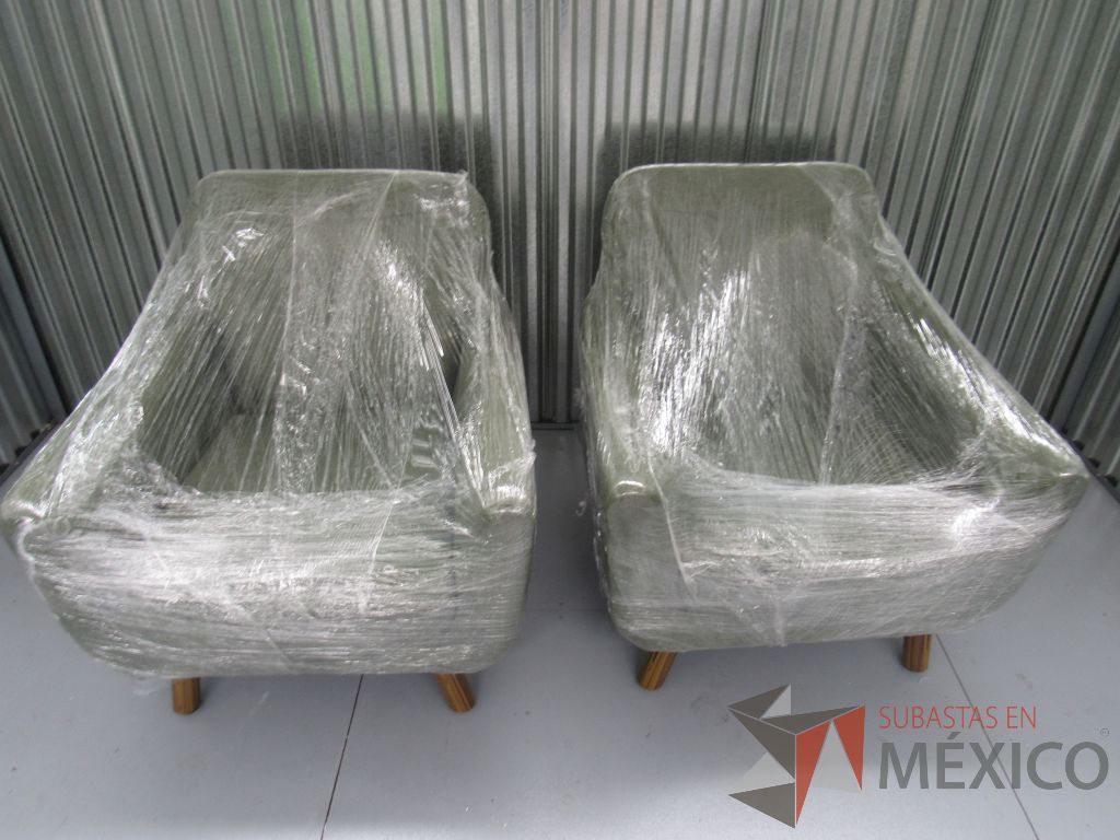 Lote 022 -Sillón de visita en tela color verde con patas de madera - Imagen 3
