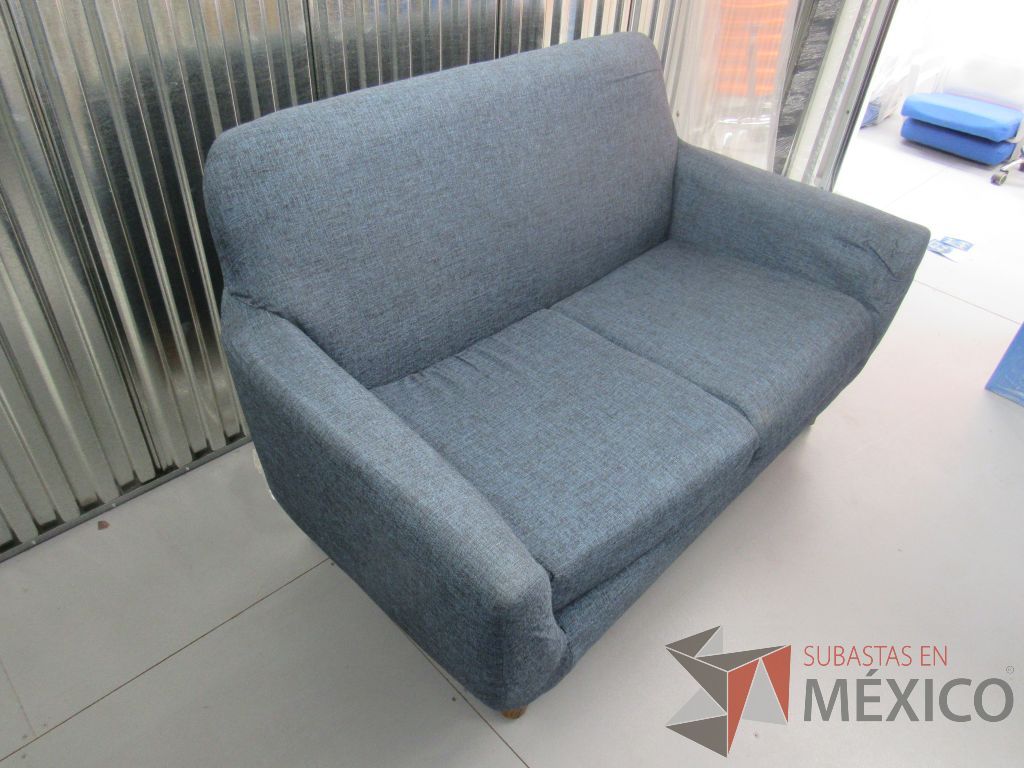 Lote 001 -Sillón de visita de 2 plazas en tela color azul con patas de madera - Imagen 21