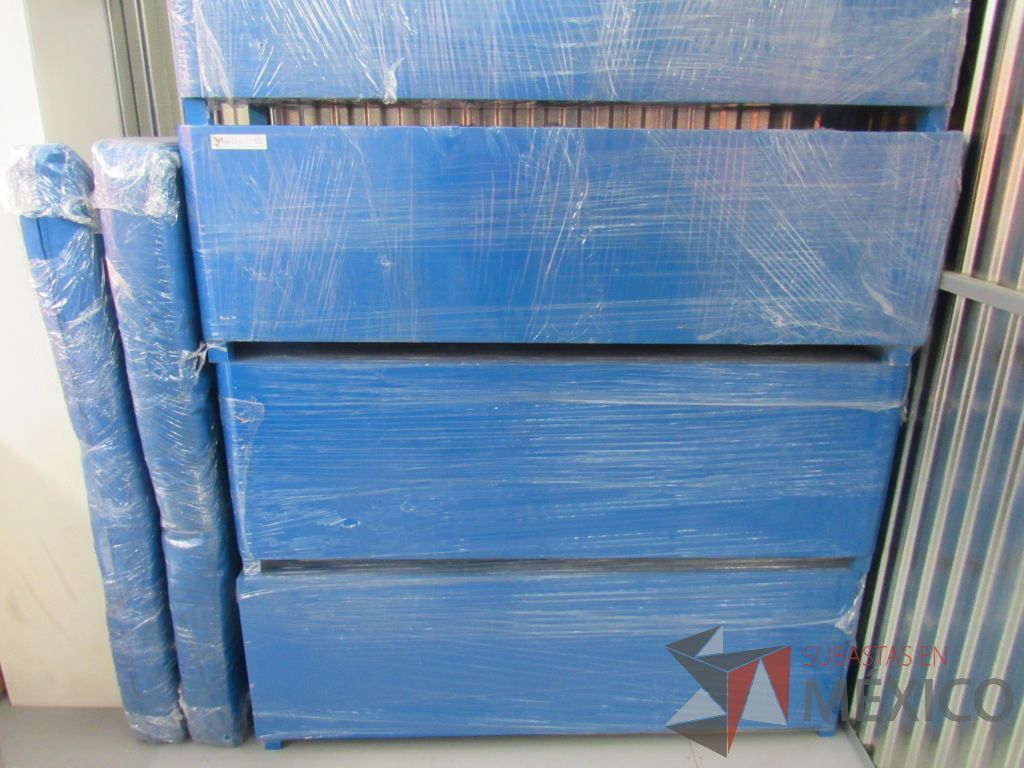 Lote 031 -2 Taburetes de madera rectangular 3 plazas con asiento tipo piel en color azul ( 2 asientos son rectangulares y 2 tienen terminación en punta ) - Imagen 7