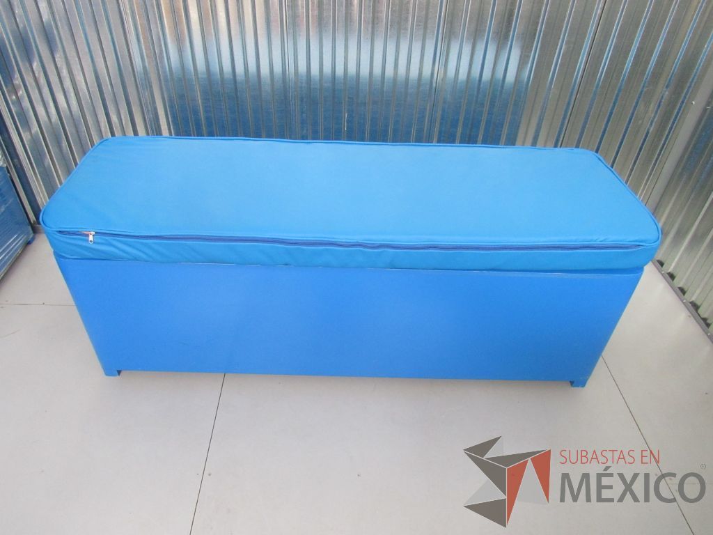 Lote 031 -2 Taburetes de madera rectangular 3 plazas con asiento tipo piel en color azul ( 2 asientos son rectangulares y 2 tienen terminación en punta ) - Imagen 9