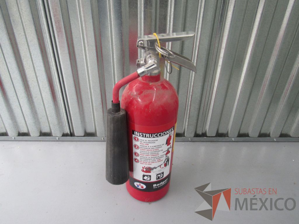 Lote 045 -L 3 Extintores de 4.5 kg de capacidad y 1 de 2kg de capacidad