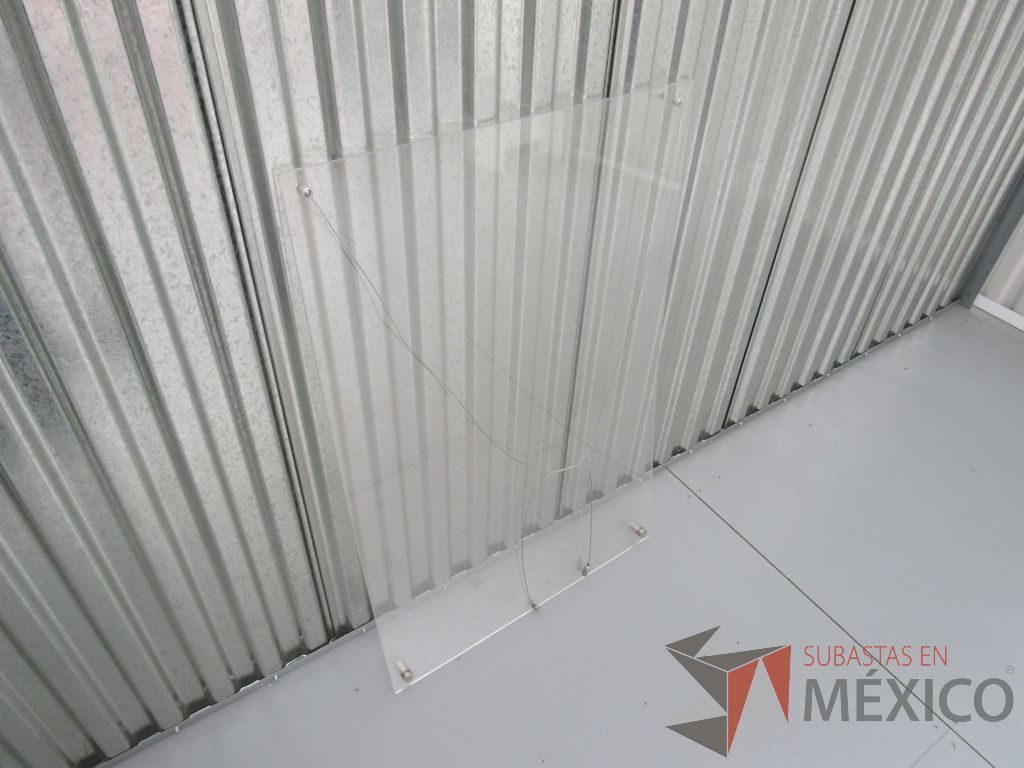 Lote 049 -5 Acrílicos para exhibición con tornillo en esquinas para ajustar - Imagen 2