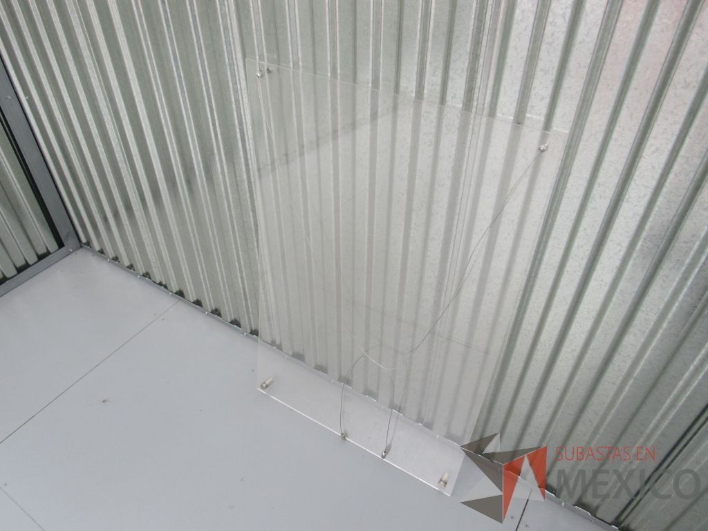Lote 049 -5 Acrílicos para exhibición con tornillo en esquinas para ajustar - Imagen 3