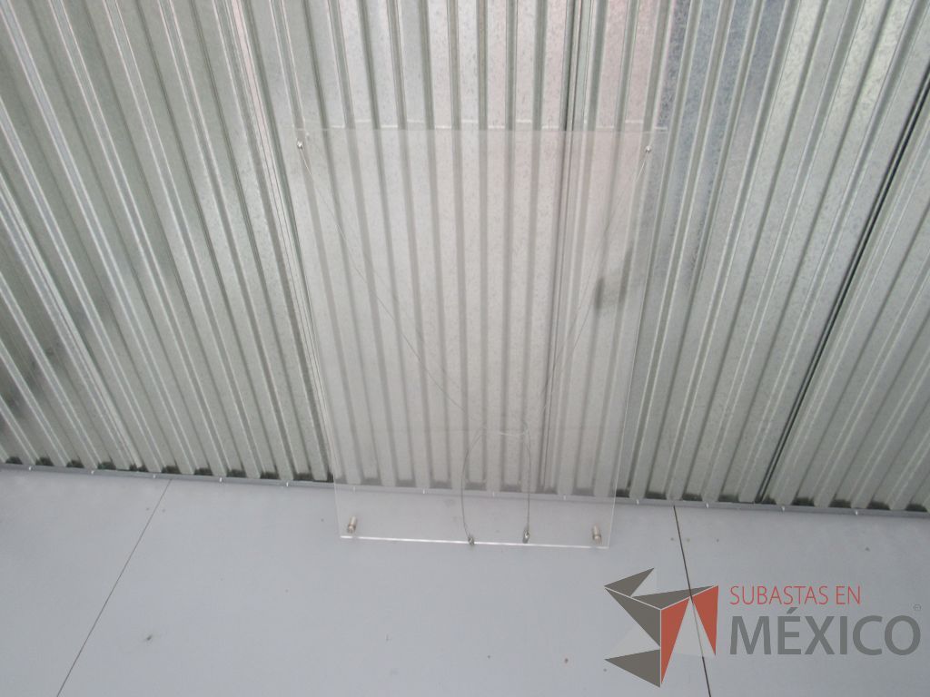 Lote 049 -5 Acrílicos para exhibición con tornillo en esquinas para ajustar - Imagen 4