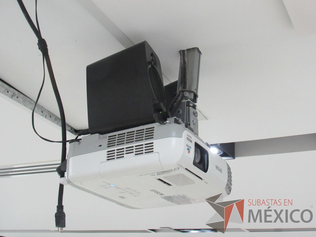 Lote 477 - Proyector Epson Powerlite 955 - Imagen 2