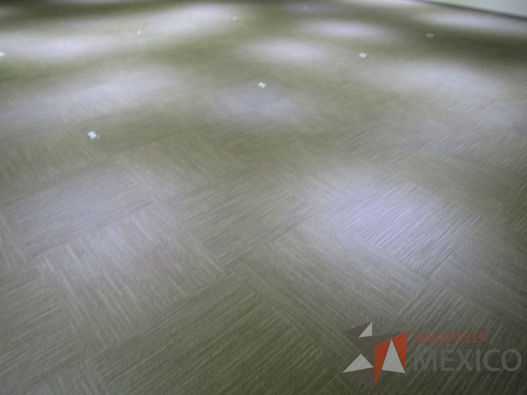 Lote 424 - Lote de alfombra modular color gris claro - Imagen 12