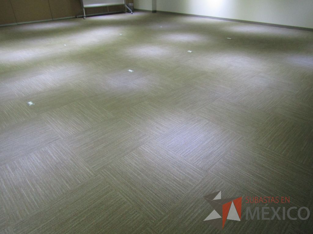 Lote 424 - Lote de alfombra modular color gris claro - Imagen 11