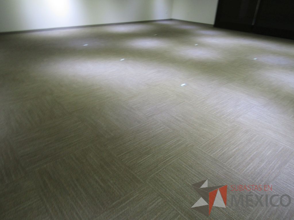 Lote 424 - Lote de alfombra modular color gris claro - Imagen 9