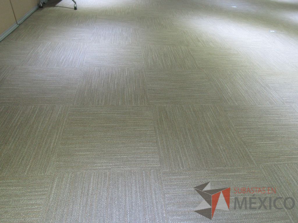 Lote 424 - Lote de alfombra modular color gris claro - Imagen 8