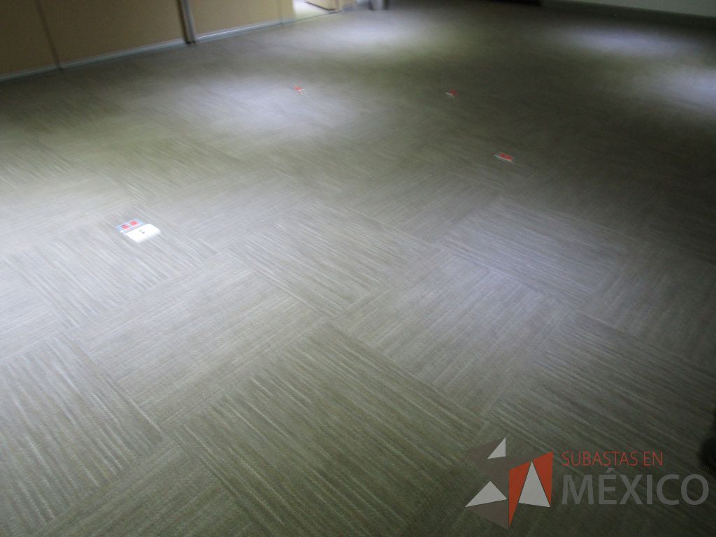 Lote 424 - Lote de alfombra modular color gris claro - Imagen 5